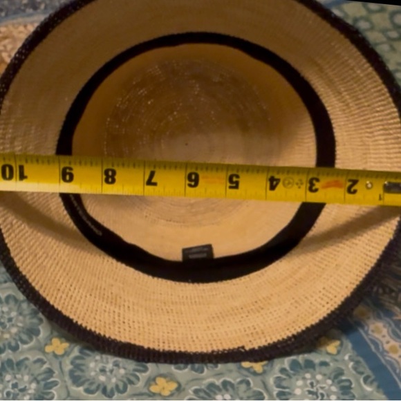 Women’s Artesano Yana packable hat, natural w/blk trim, adjustable, like new - Picture 10 of 12